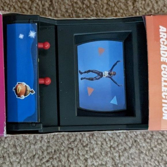 Fortnite Card Game Unopened Damaged Dog - Picture 7 of 8